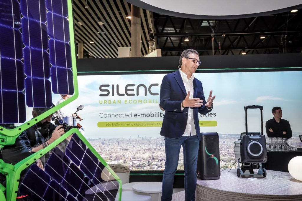 Carlos Sotelo, de Silence Urban Mobility presentando sus innovadores productos en Smart City Barcelona 2019.