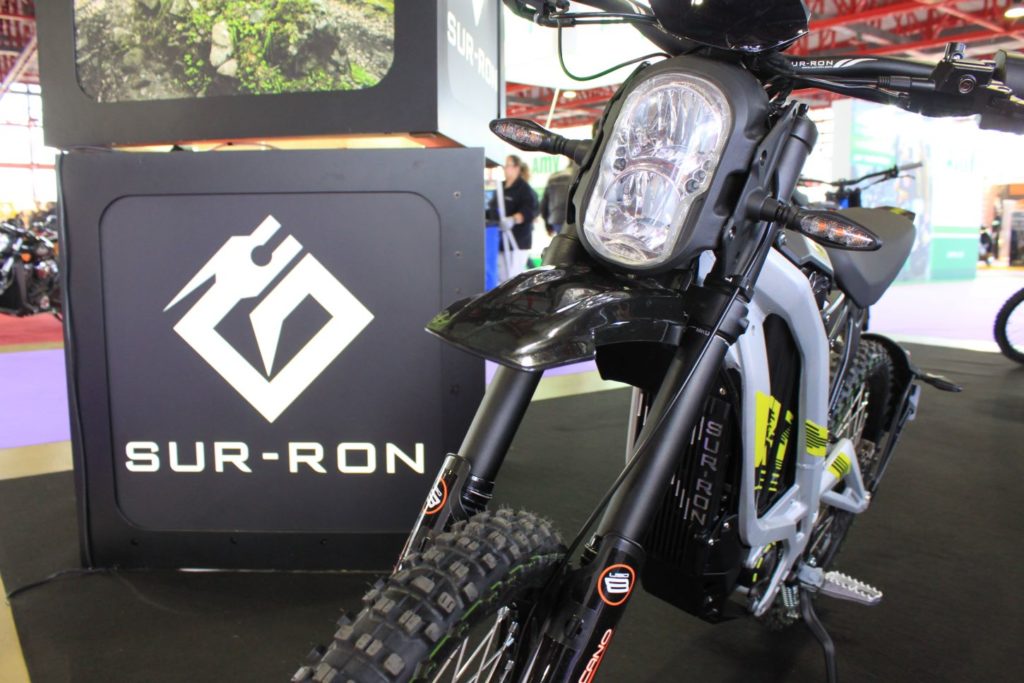Stand Sur-Ron. Salón Motorama 2020. Moto eléctrica Sur-Ron LBX.